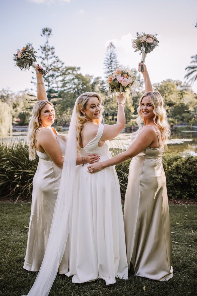 bride and bridesmaids photos Brisbane botanical gardens