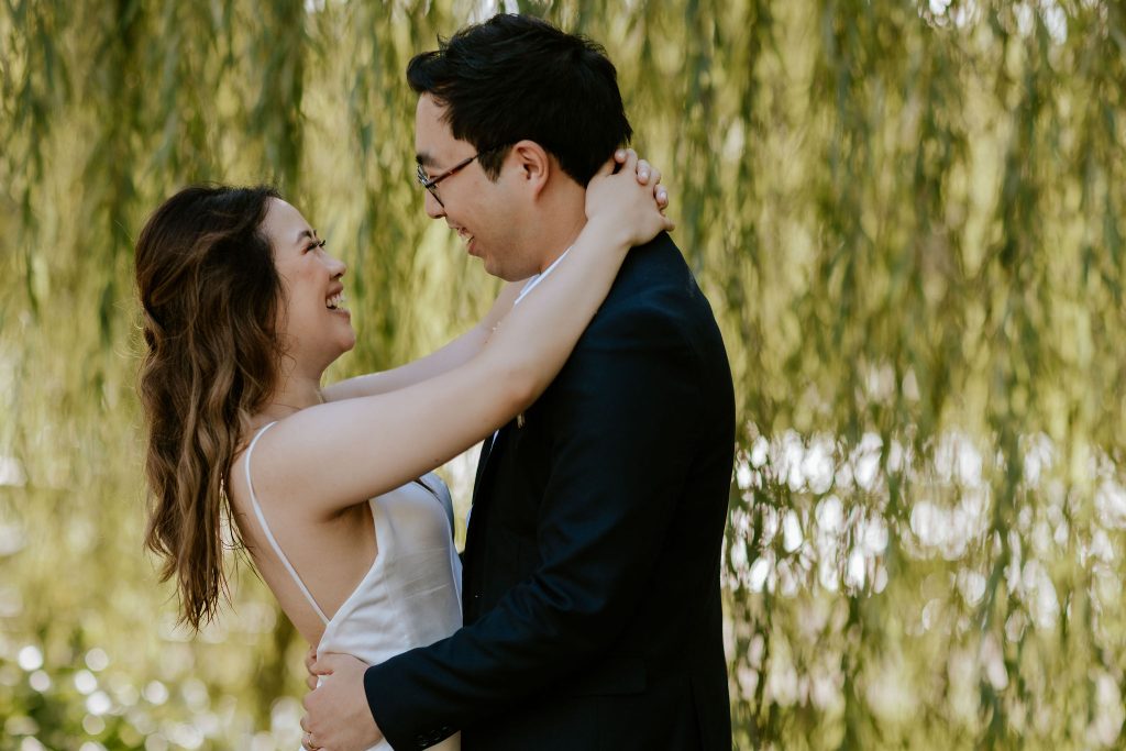 eloping in Brisbane botanic gardens