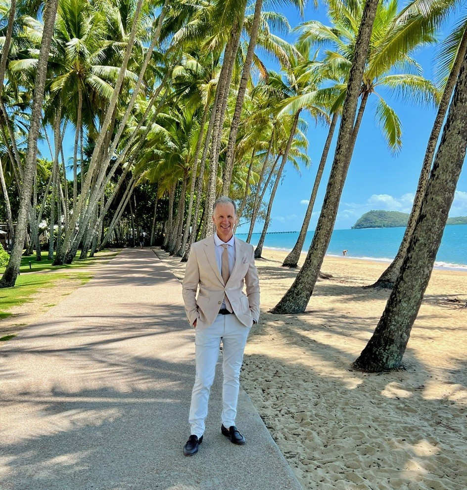 Celebrant Jamie Eastgate at White wedding area Palm Cove