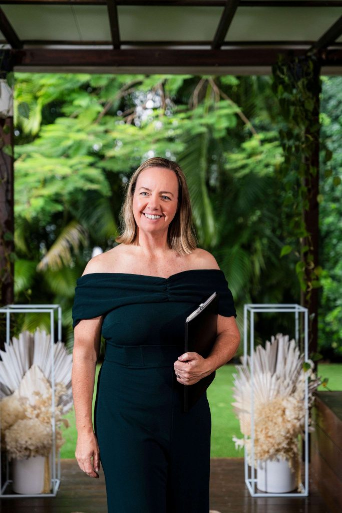 relaxed warm elopement wedding Celebrant